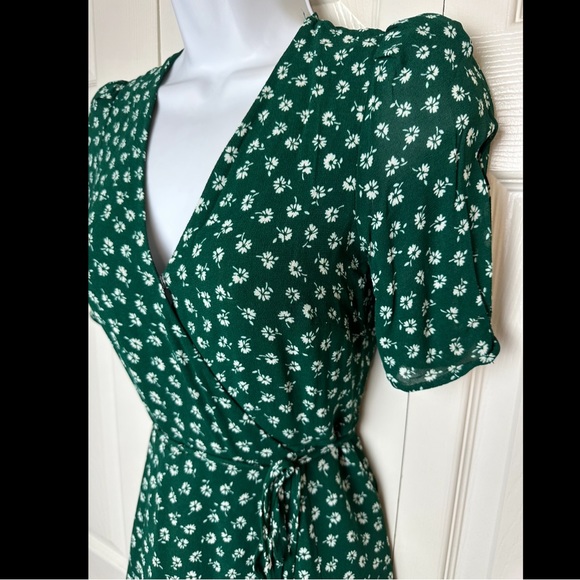REFORMATION Lucky Mini Dress Chive Emerald Green White Floral Clover Wrap Short - Picture 6 of 15